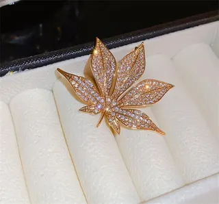枫叶胸针