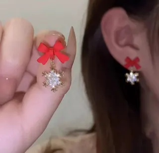百搭蝴蝶结雪花耳环