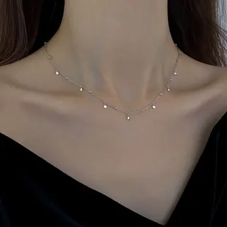 Weißgoldfarbene Halskette mit runden Plättchen und Kugeln, Kupfer Vakuum-vergoldet, minimalistische feine Kette mit 5cm Verlängerung, Damen Alltags-Anhängerkette