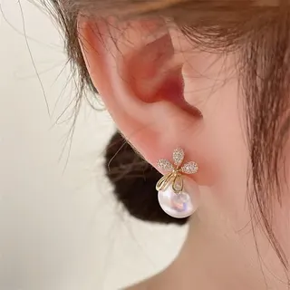 珍珠镂空花朵镶钻耳钉耳环