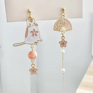古风猫咪樱花不对称长款流苏耳环 合金镀KC金画油仿珍珠耳坠 国潮少女可爱花朵扇子耳钩一对